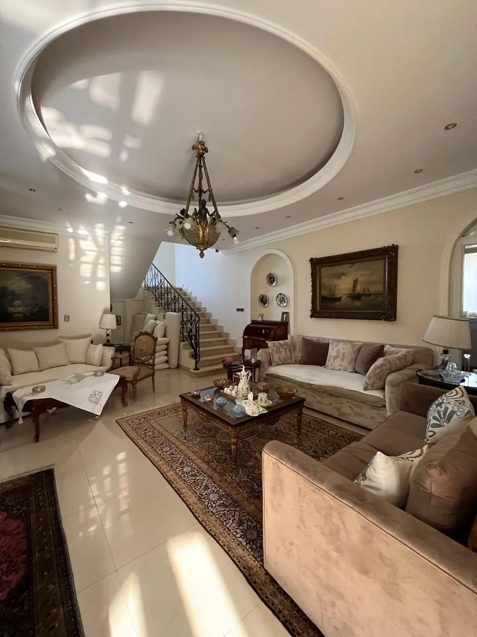 Villa for sale in Beverly Hills in 6th of October City of 450 m² with 7 bedrooms