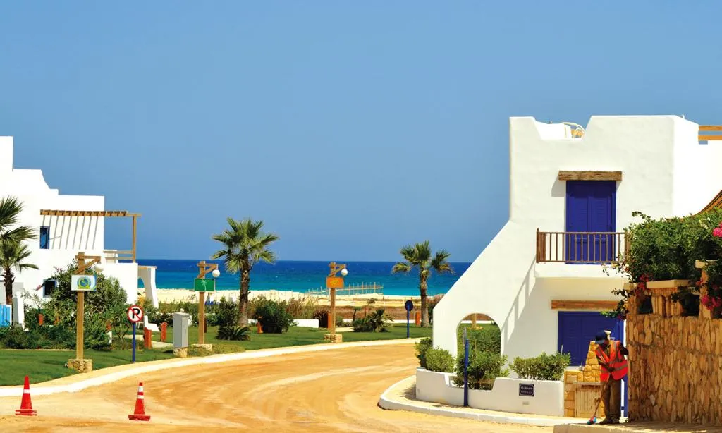 شاليه للبيع في بيانكي في سيدي عبد الرحمن بمساحة 100 م² تتكون من 2 غرف