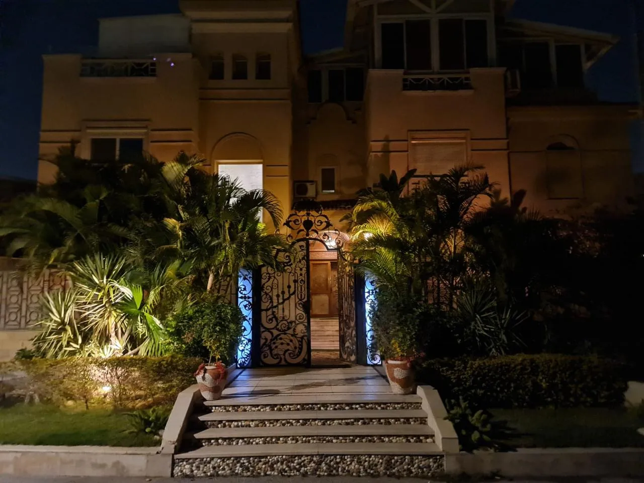 Villa for sale in Grand Residence in New Cairo of 1050 m² with 7 bedrooms