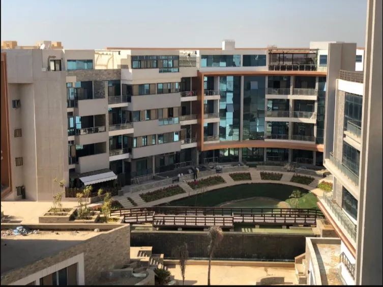للبيع في لاميرادا في بمساحة 0 م² تتكون من 0 غرف