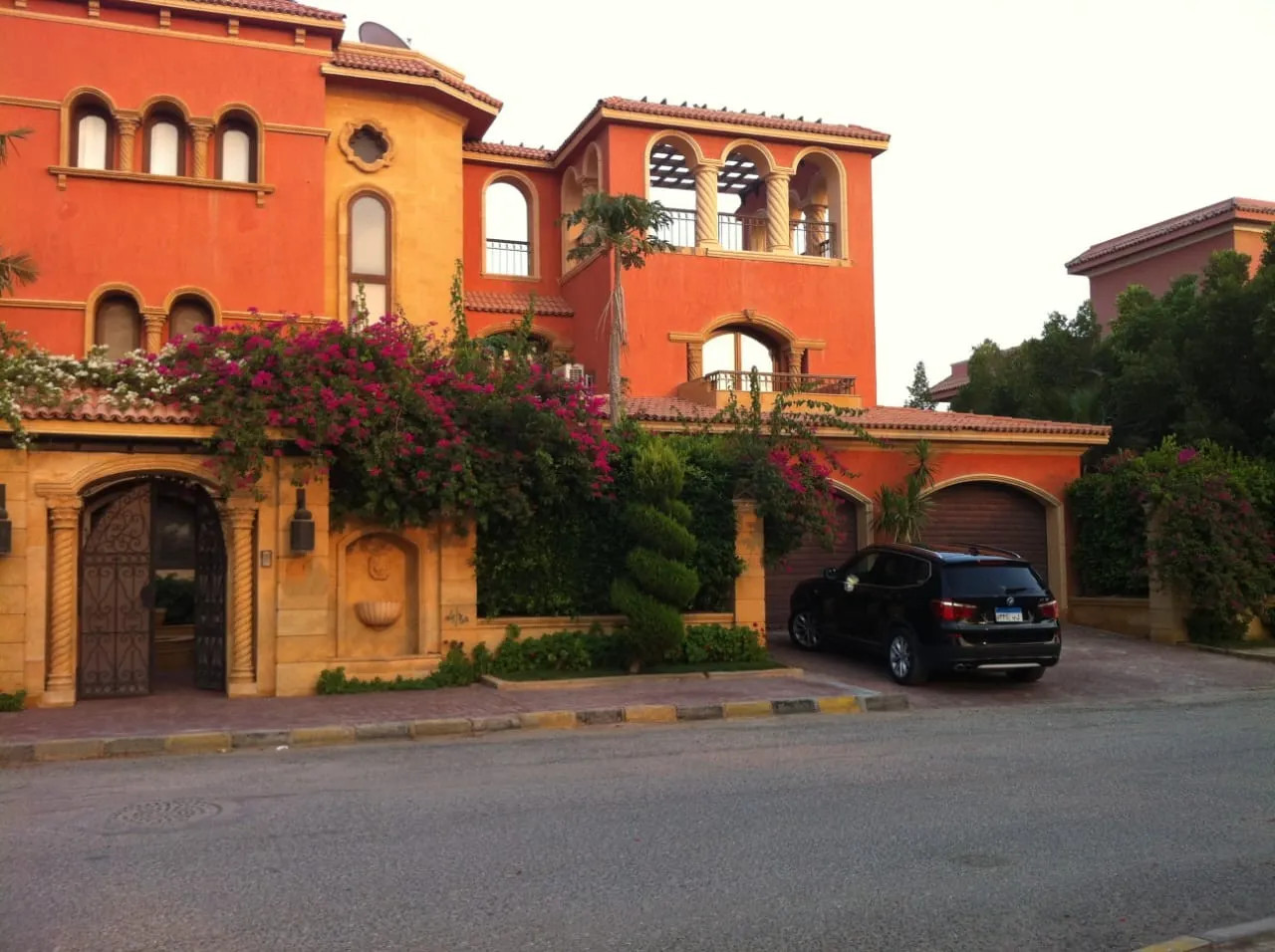 فيلا للبيع في جولف السليمانية في سفنكس الجديدة بمساحة 650 م² تتكون من 4 غرف