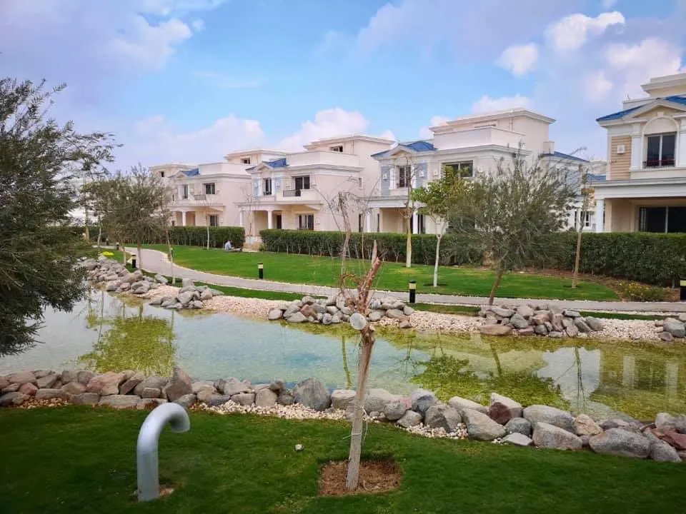 Townhouse for sale in Mountain View October Park in 6th of October City of 297 m² with 5 bedrooms