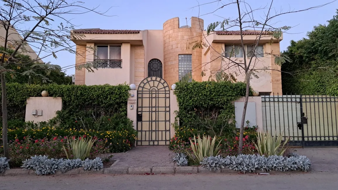 Villa for sale in Al Rabwa in 6th of October City of 300 m² with 5 bedrooms