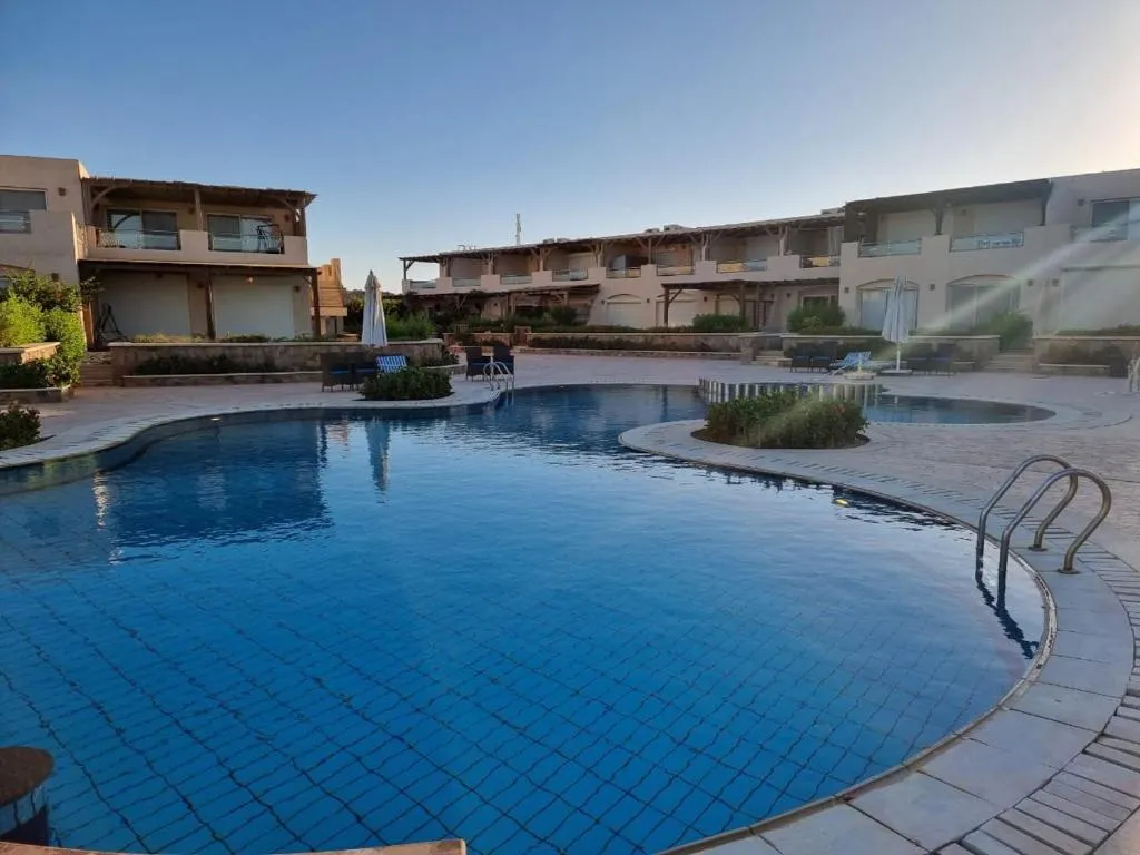 Chalet for sale in Laguna Bay in Ain Sokhna of 110 m² with 2 bedrooms
