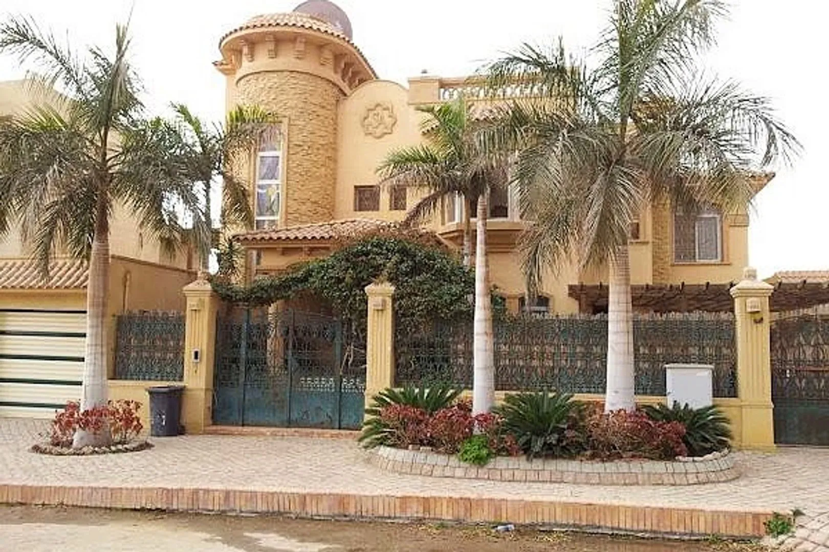 للبيع في الشروق 2000 في بمساحة 0 م² تتكون من 0 غرف