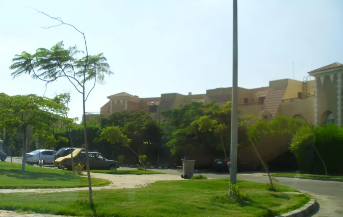 Townhouse for sale in Mena Garden City in 6th of October City of 250 m² with 4 bedrooms
