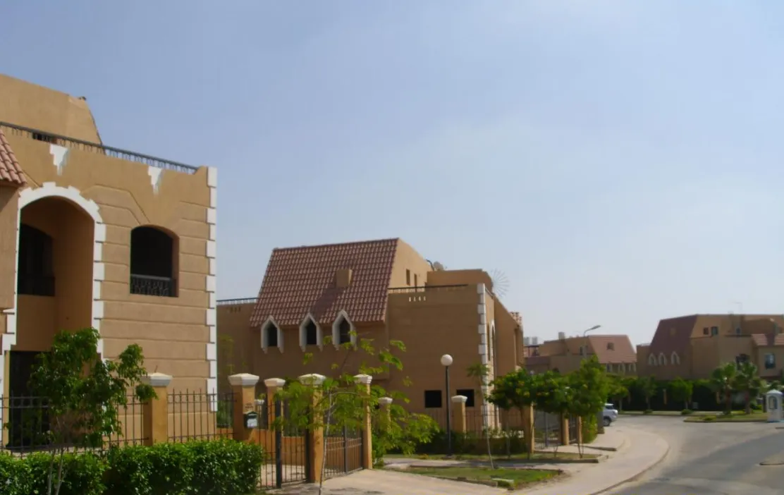 Townhouse for sale in Mena Garden City in 6th of October City of 250 m² with 4 bedrooms