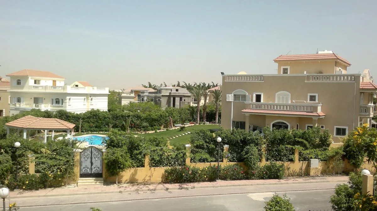Townhouse for sale in Mena Garden City in 6th of October City of 250 m² with 4 bedrooms