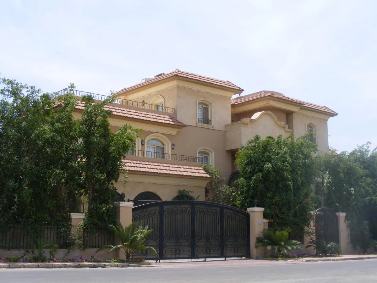 Townhouse for sale in Mena Garden City in 6th of October City of 250 m² with 4 bedrooms