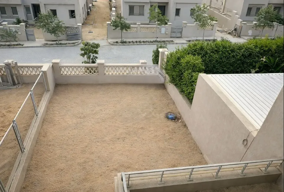 Townhouse for sale in Palm Hills Golf Views in 6th of October City of 252 m² with 4 bedrooms