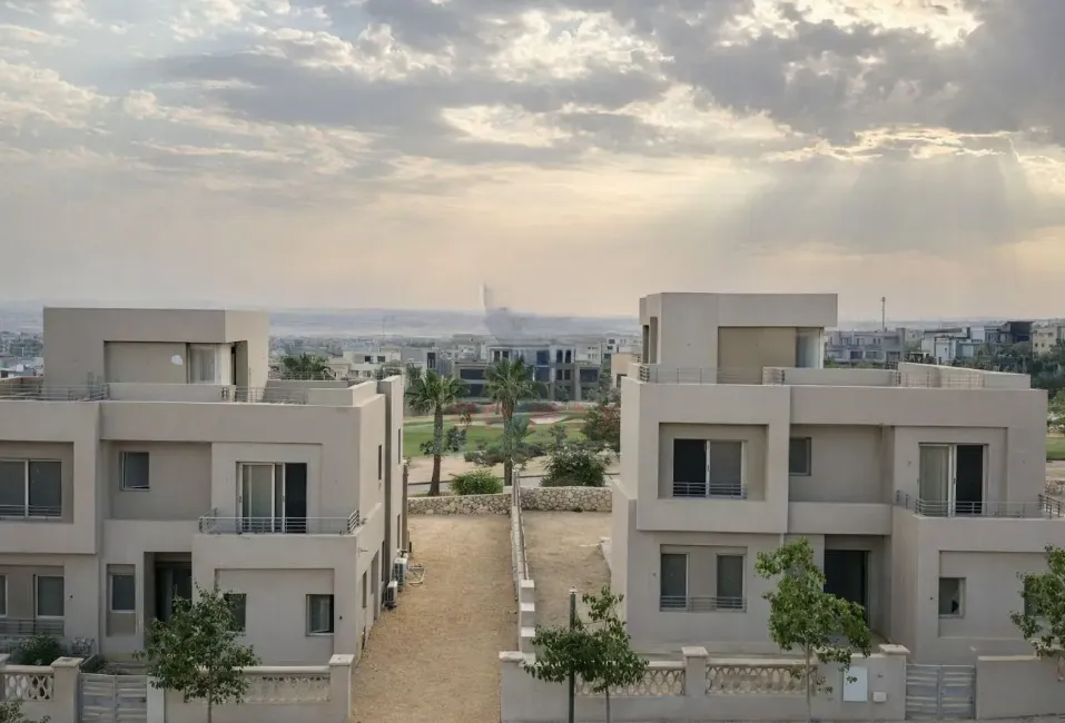 Townhouse for sale in Palm Hills Golf Views in 6th of October City of 252 m² with 4 bedrooms