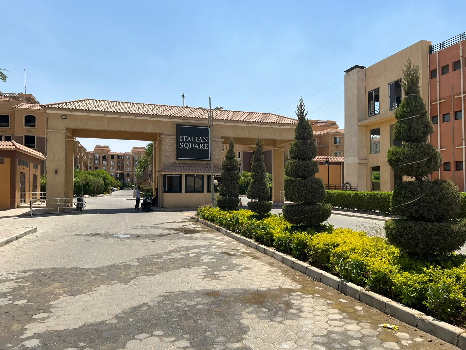 Apartment for sale in Italian Square in 6th of October City of 85 m² with 2 bedrooms
