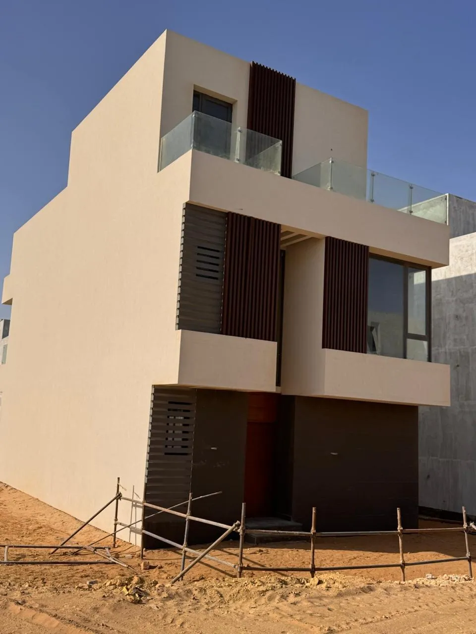 Villa for sale in The Crest in New Cairo of 275 m² with 4 bedrooms