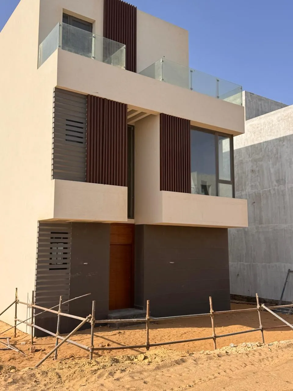 Villa for sale in The Crest in New Cairo of 275 m² with 4 bedrooms