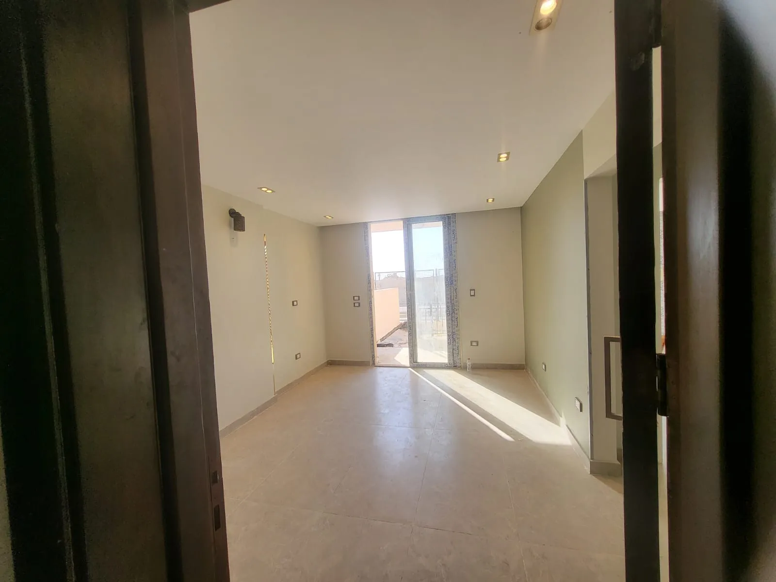  للبيع في تاج سيتي في  بمساحة 0 م² تتكون من 0 غرف