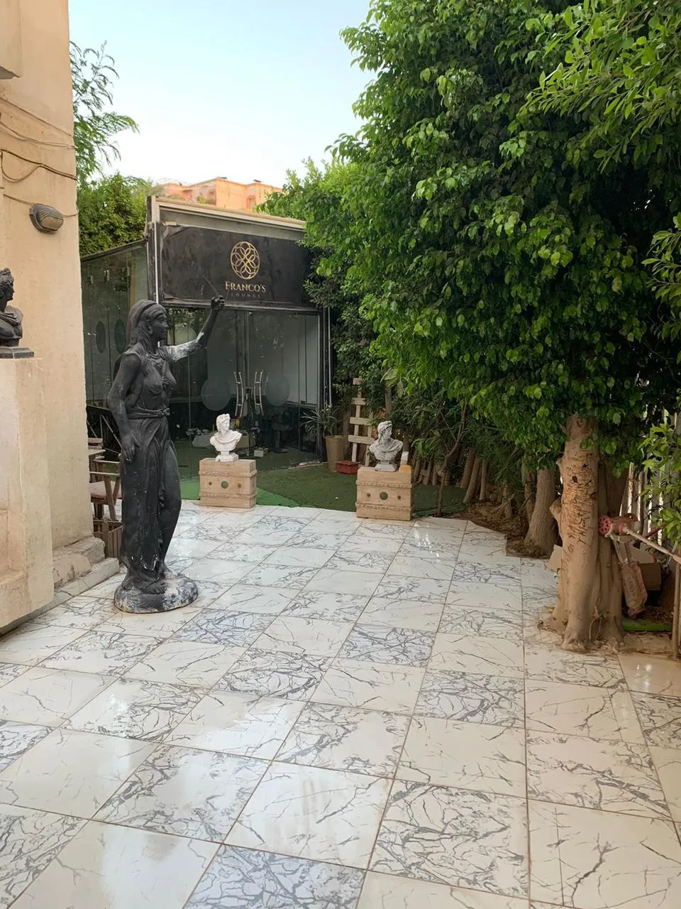 Apartment for sale in Hadayek el Mohandesin in El Sheikh Zayed of 90 m² with 2 bedrooms