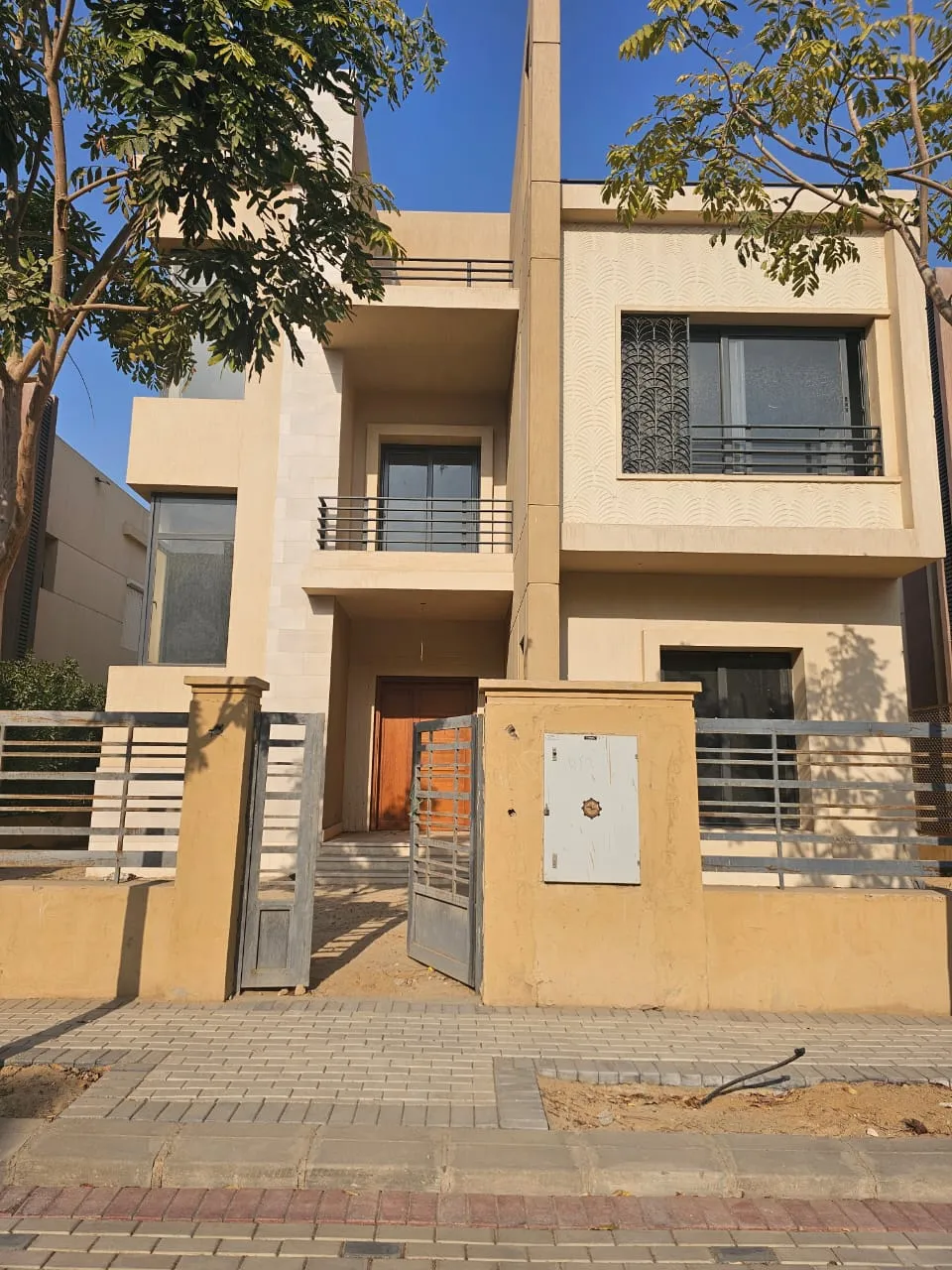 Villa for sale in ALMA in El Sheikh Zayed of 322 m² with 4 bedrooms