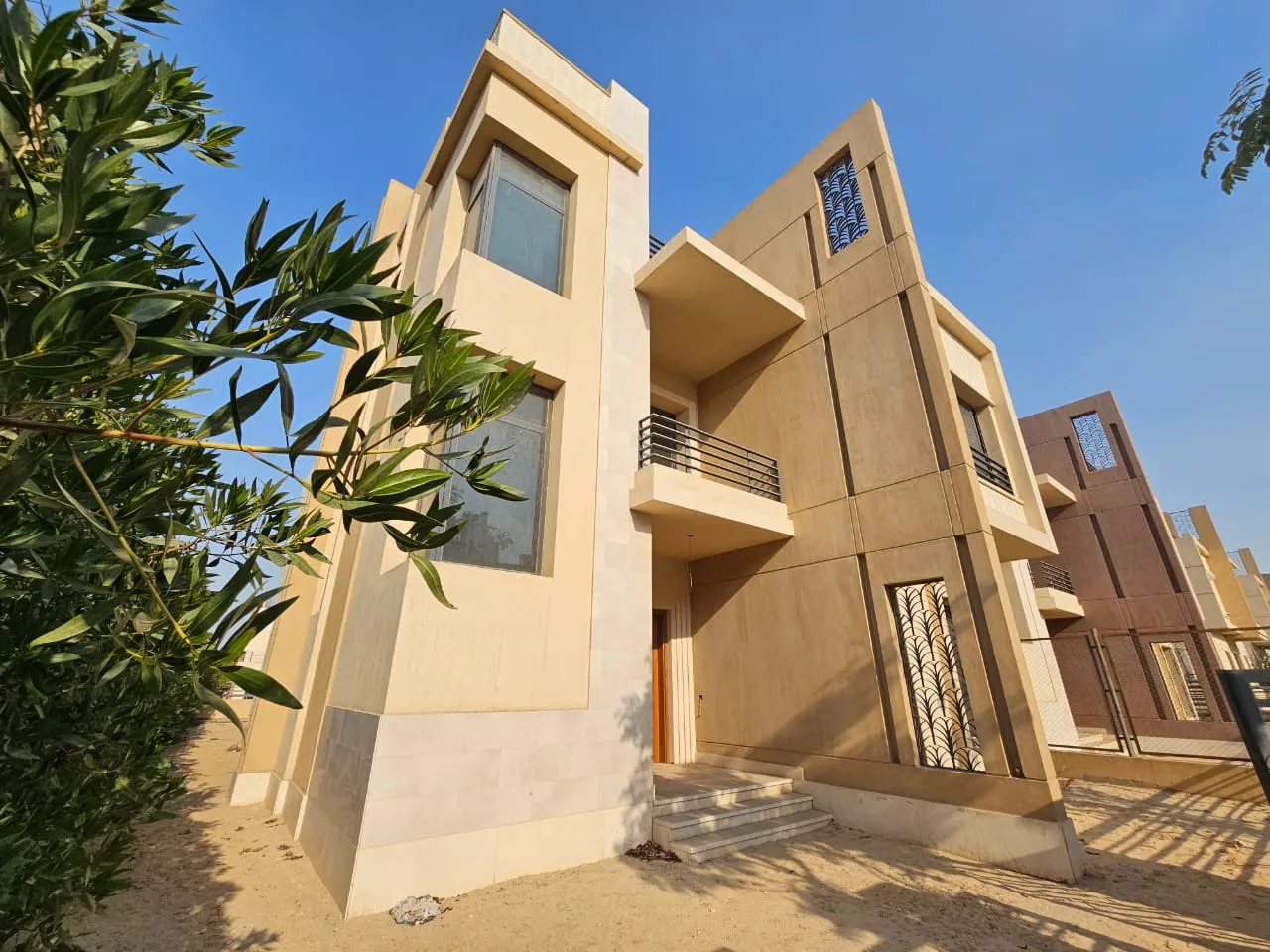 Villa for sale in ALMA in El Sheikh Zayed of 322 m² with 4 bedrooms