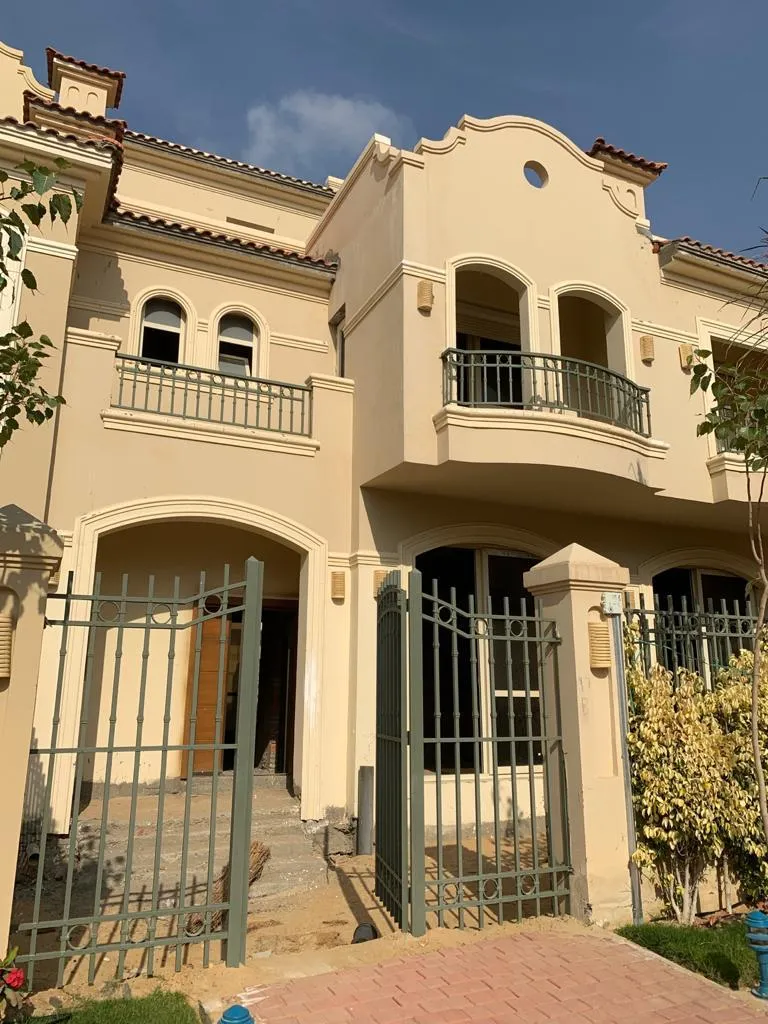 Villa for sale in El Patio 5 East in El Shorouk of 260 m² with 3 bedrooms