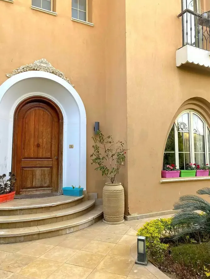 Villa for sale in El Patio 5 East in El Shorouk of 270 m² with 3 bedrooms