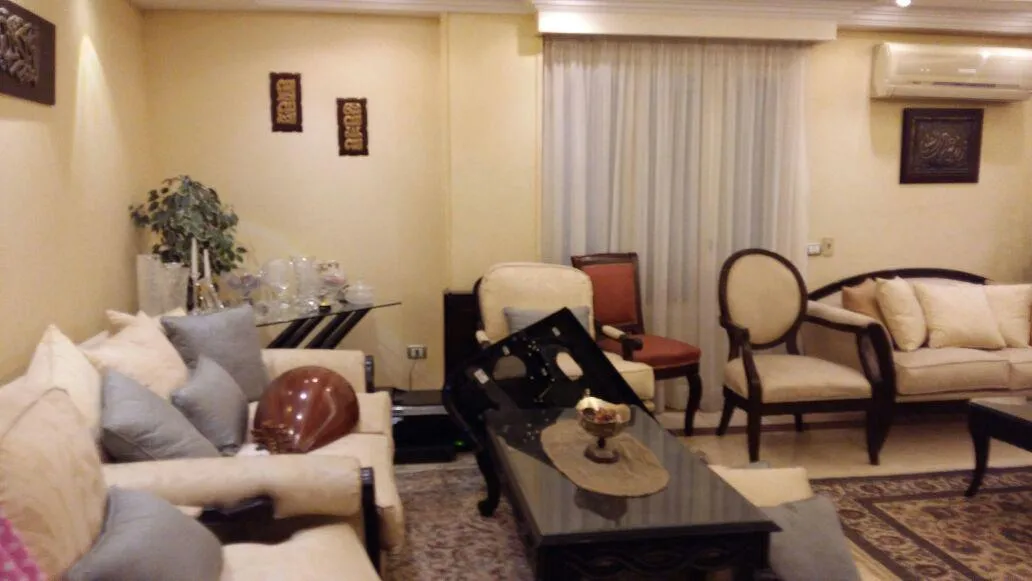 Apartment for sale in Hadayek el Mohandesin in El Sheikh Zayed of 180 m² with 3 bedrooms