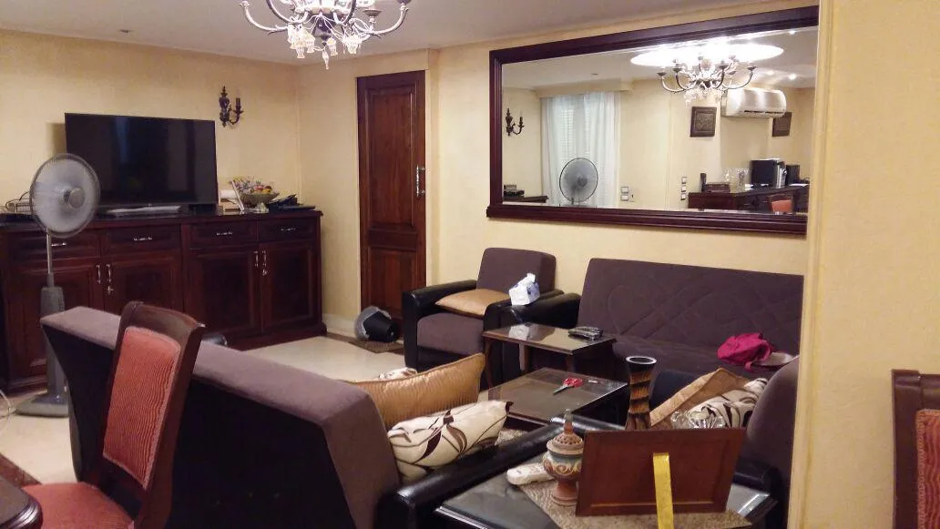 Apartment for sale in Hadayek el Mohandesin in El Sheikh Zayed of 180 m² with 3 bedrooms
