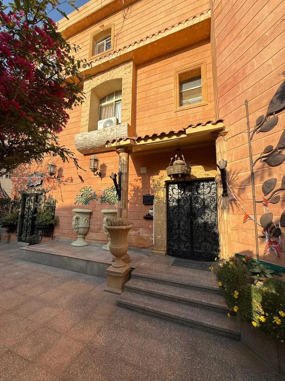 Villa for sale in Zayed 2000 in El Sheikh Zayed of 500 m² with 5 bedrooms