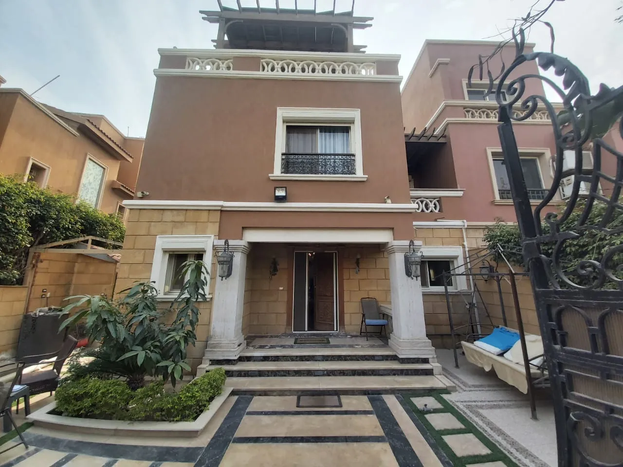 Twinhouse for sale in Bellagio in New Cairo of 420 m² with 5 bedrooms