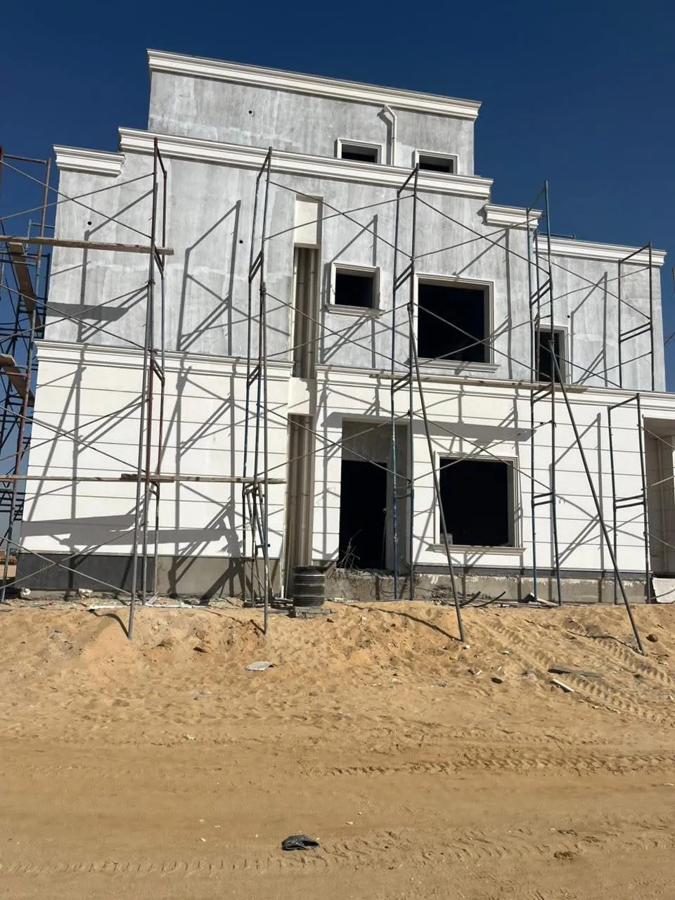 Twinhouse for sale in Naia West in New Zayed of 280 m² with 4 bedrooms