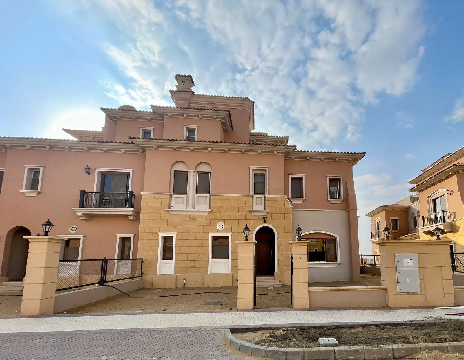 Villa for sale in City Gate in New Cairo of 255 m² with 3 bedrooms