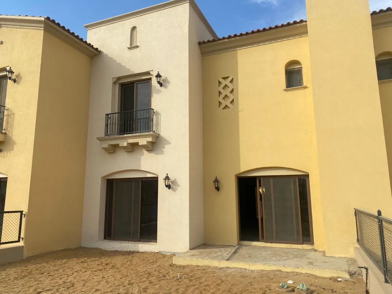 Townhouse for sale in City Gate in New Cairo of 254 m² with 3 bedrooms
