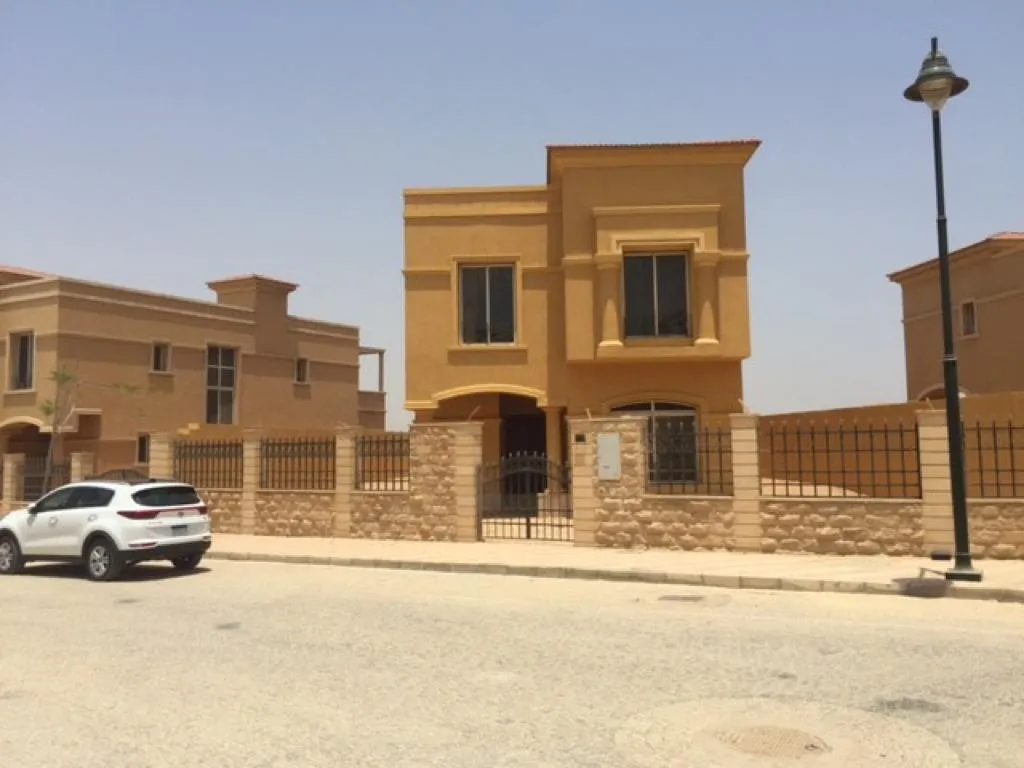 Villa for sale in Royal Meadows Sheikh Zayed in El Sheikh Zayed of 640 m² with 5 bedrooms