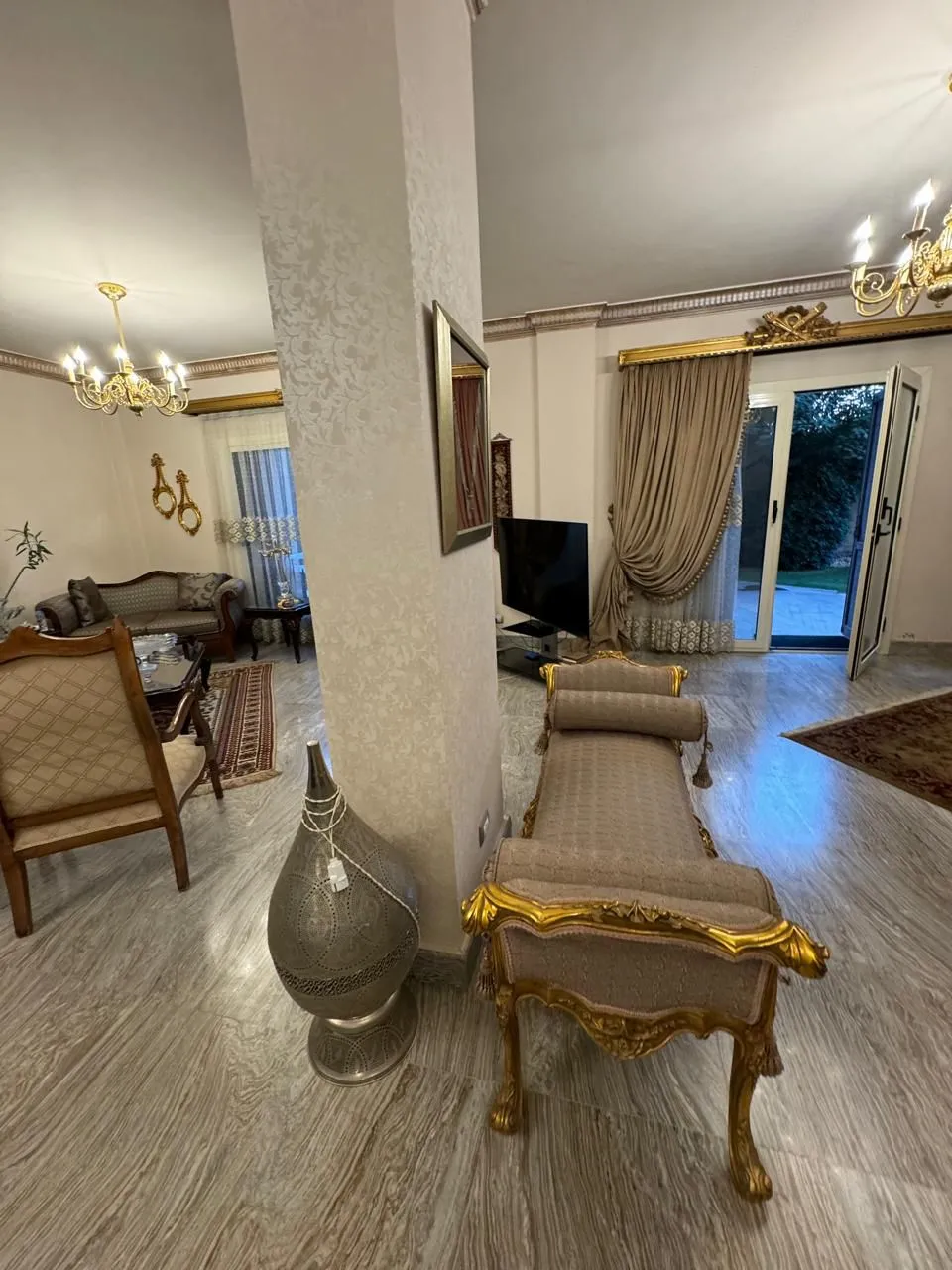 Villa for sale in Tiba in New Cairo of 380 m² with 5 bedrooms