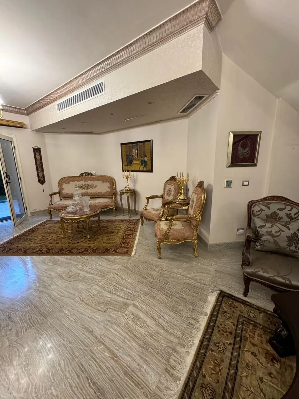 Villa for sale in Tiba in New Cairo of 380 m² with 5 bedrooms