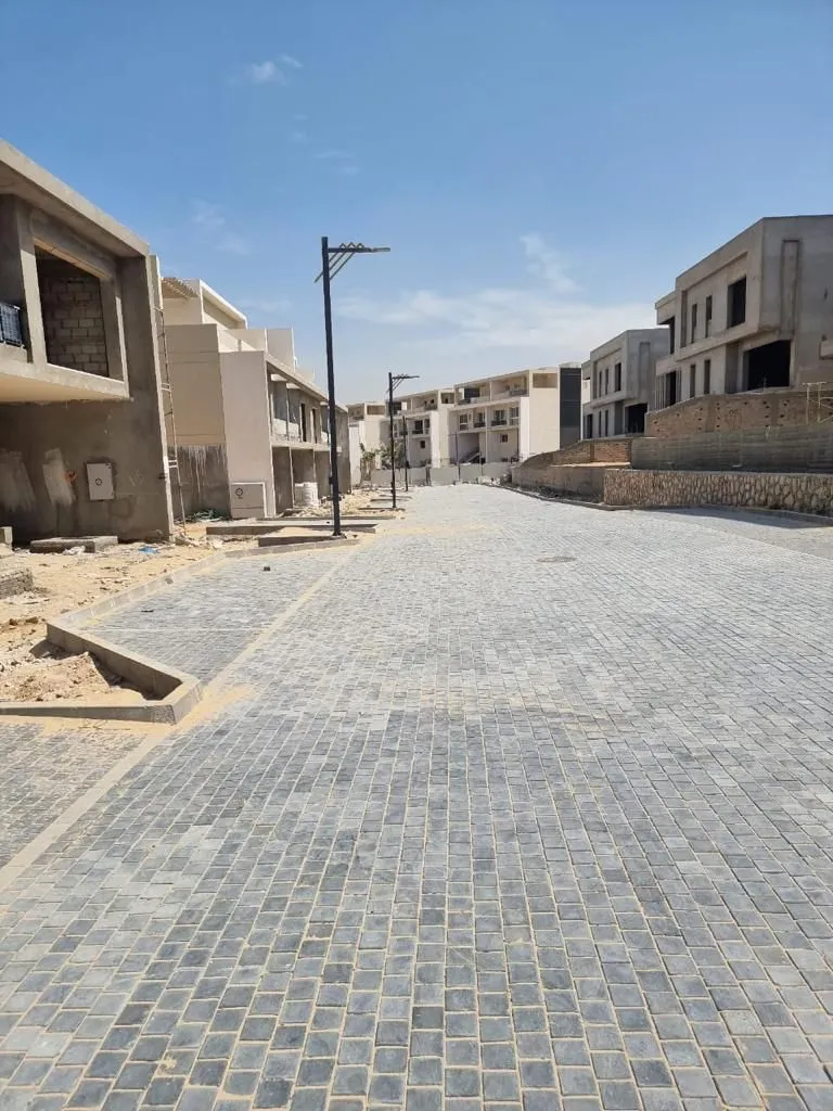 للبيع في بيراميد هيلز في بمساحة 0 م² تتكون من 0 غرف