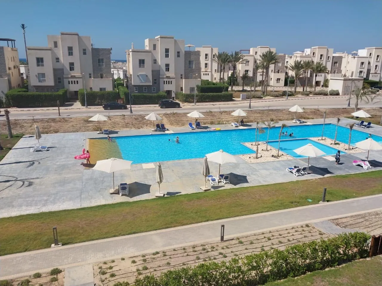 للبيع في أمواج في بمساحة 0 م² تتكون من 0 غرف