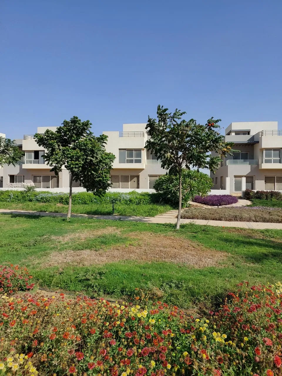 Villa for sale in Hyde Park in 6th settlement of 328 m² with 4 bedrooms