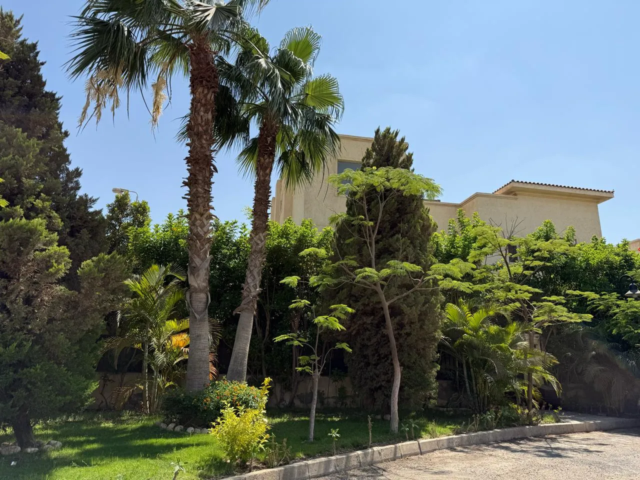 Villa for sale in Guezira compound in El Sheikh Zayed of 400 m² with 4 bedrooms