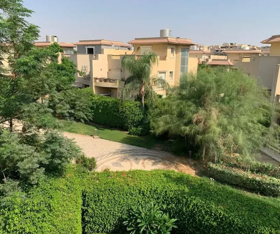 Villa for sale in Flowers Park in New Cairo of 316 m² with 5 bedrooms