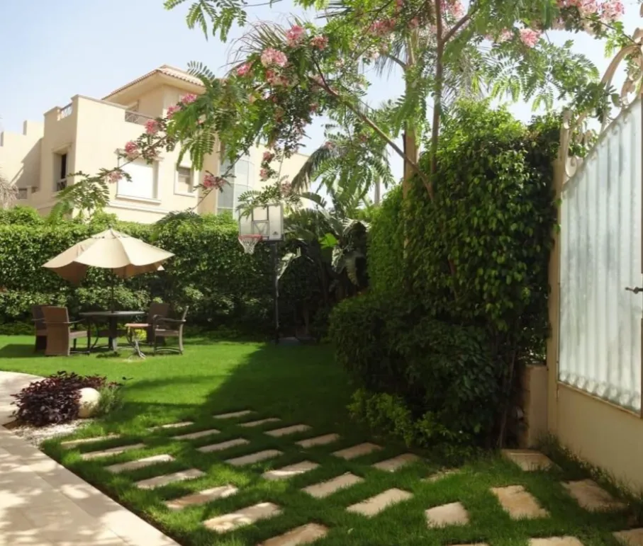 Villa for sale in Flowers Park in New Cairo of 316 m² with 5 bedrooms
