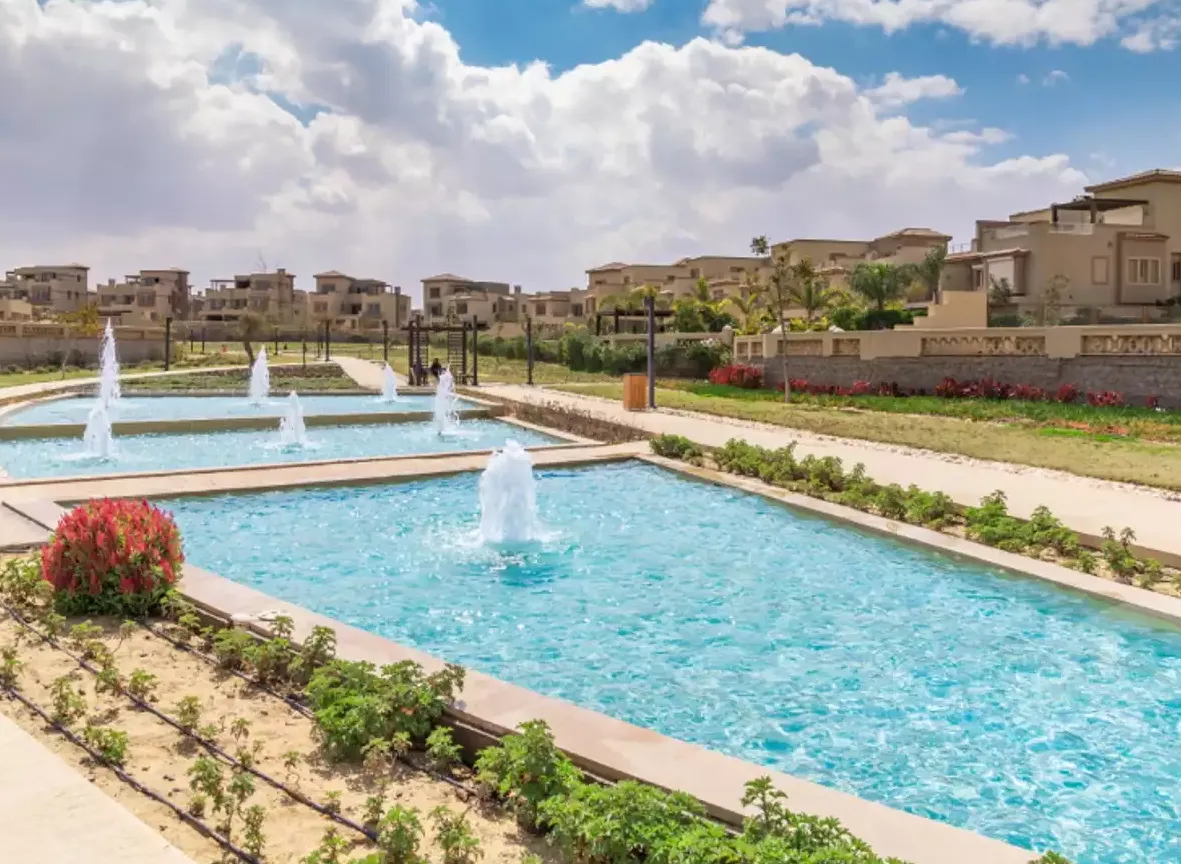 فيلا للبيع في PK1 بالم هيلز قطامية في جولدن سكوير بمساحة 468 م² تتكون من 5 غرف