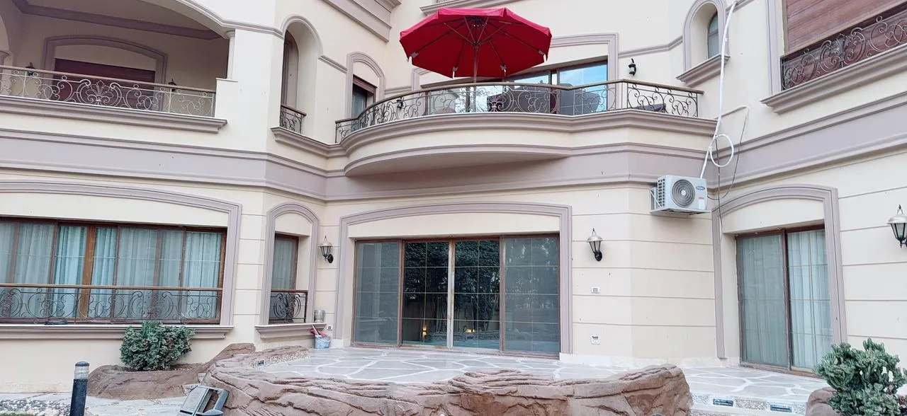 Villa for sale in Royal Hills in 6th of October City of 2450 m² with 8 bedrooms
