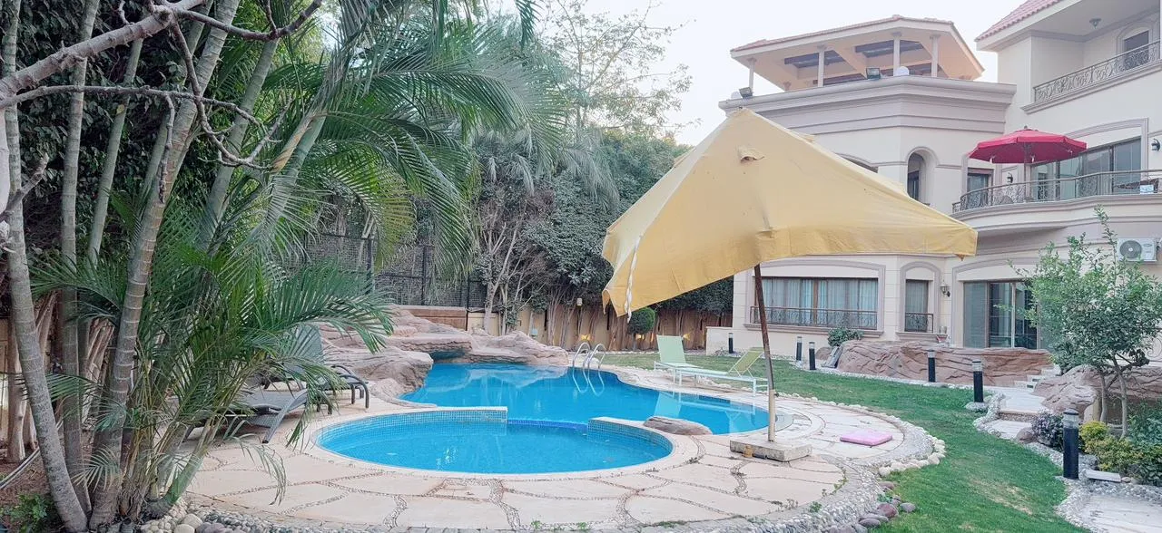 Villa for sale in Royal Hills in 6th of October City of 2450 m² with 8 bedrooms