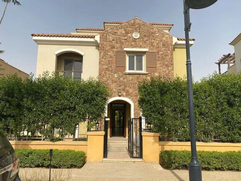Villa for sale in Mivida in New Cairo of 500 m² with 6 bedrooms