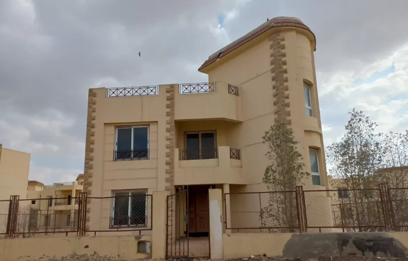 Villa for sale in Golf Solimania in New Sphinx of 420 m² with 5 bedrooms