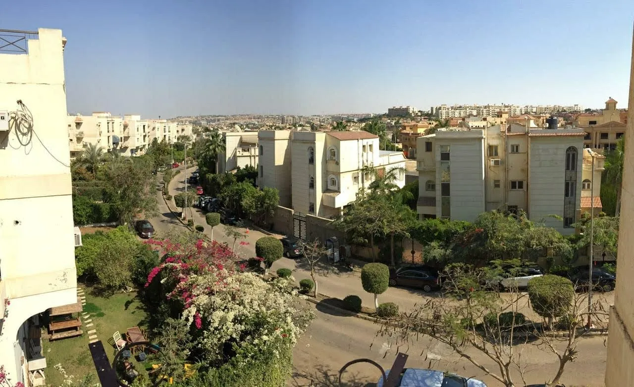 Apartment for sale in Hadayek el Mohandesin in El Sheikh Zayed of 140 m² with 2 bedrooms