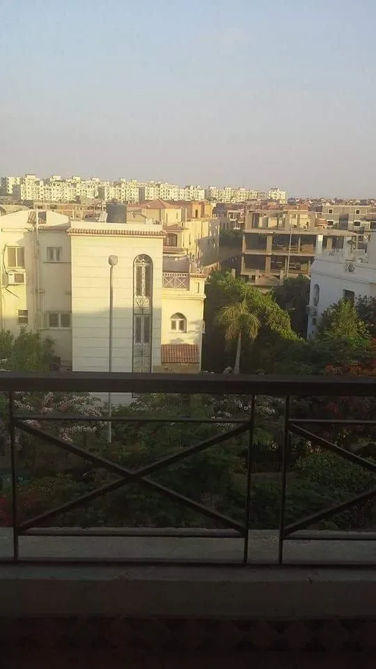 Apartment for sale in Hadayek el Mohandesin in El Sheikh Zayed of 140 m² with 2 bedrooms