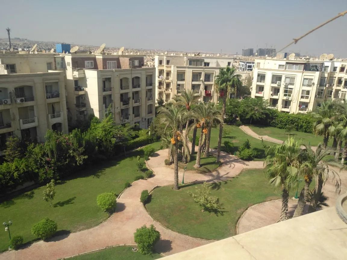 Apartment for sale in Hadayek el Mohandesin in El Sheikh Zayed of 140 m² with 2 bedrooms