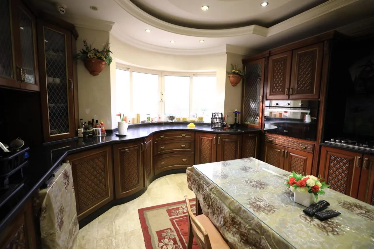 Villa for sale in Royal City in El Sheikh Zayed of 530 m² with 6 bedrooms