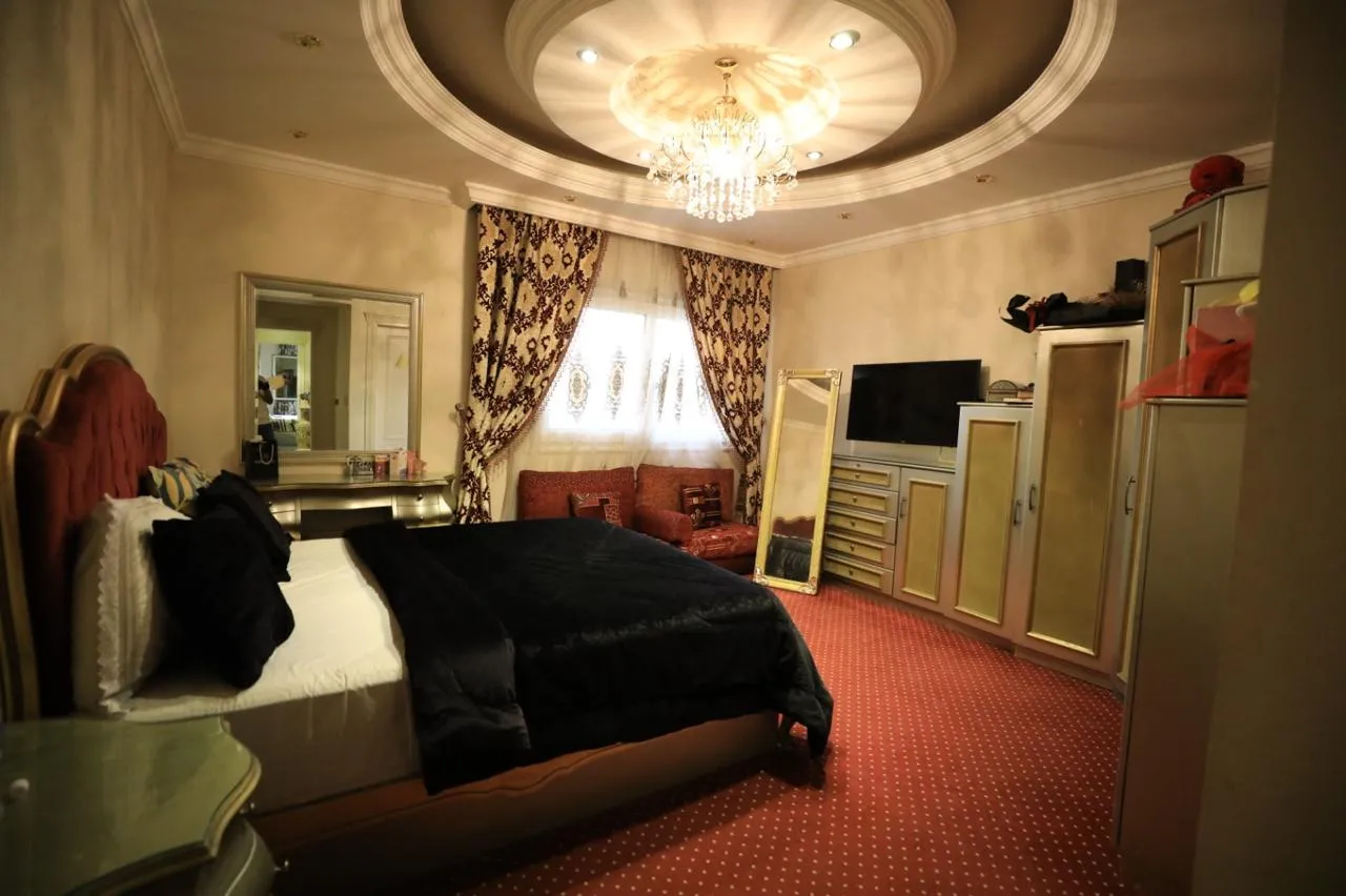 Villa for sale in Royal City in El Sheikh Zayed of 530 m² with 6 bedrooms
